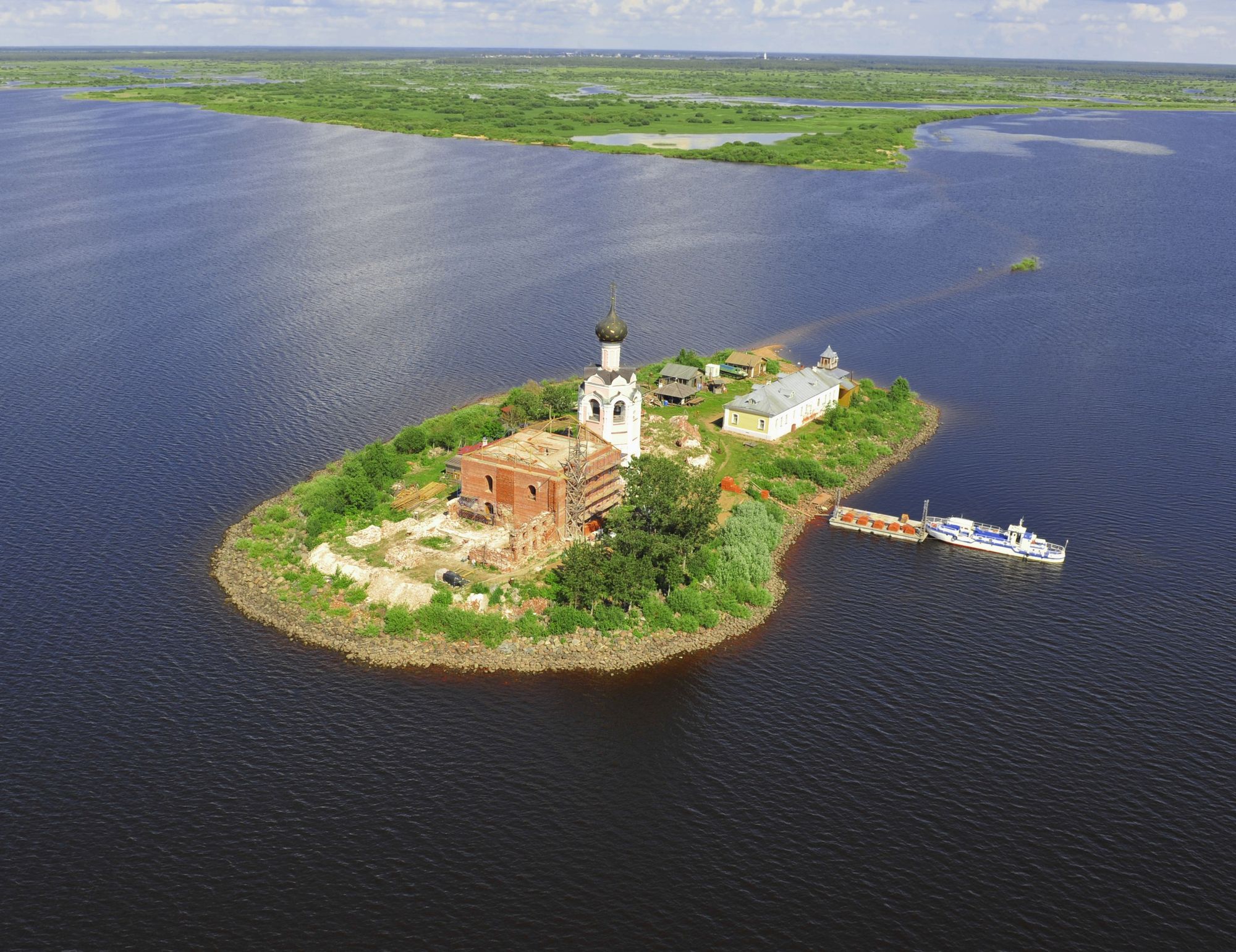Спасо-каменный монастырь на Кубенском озере Вологодская область