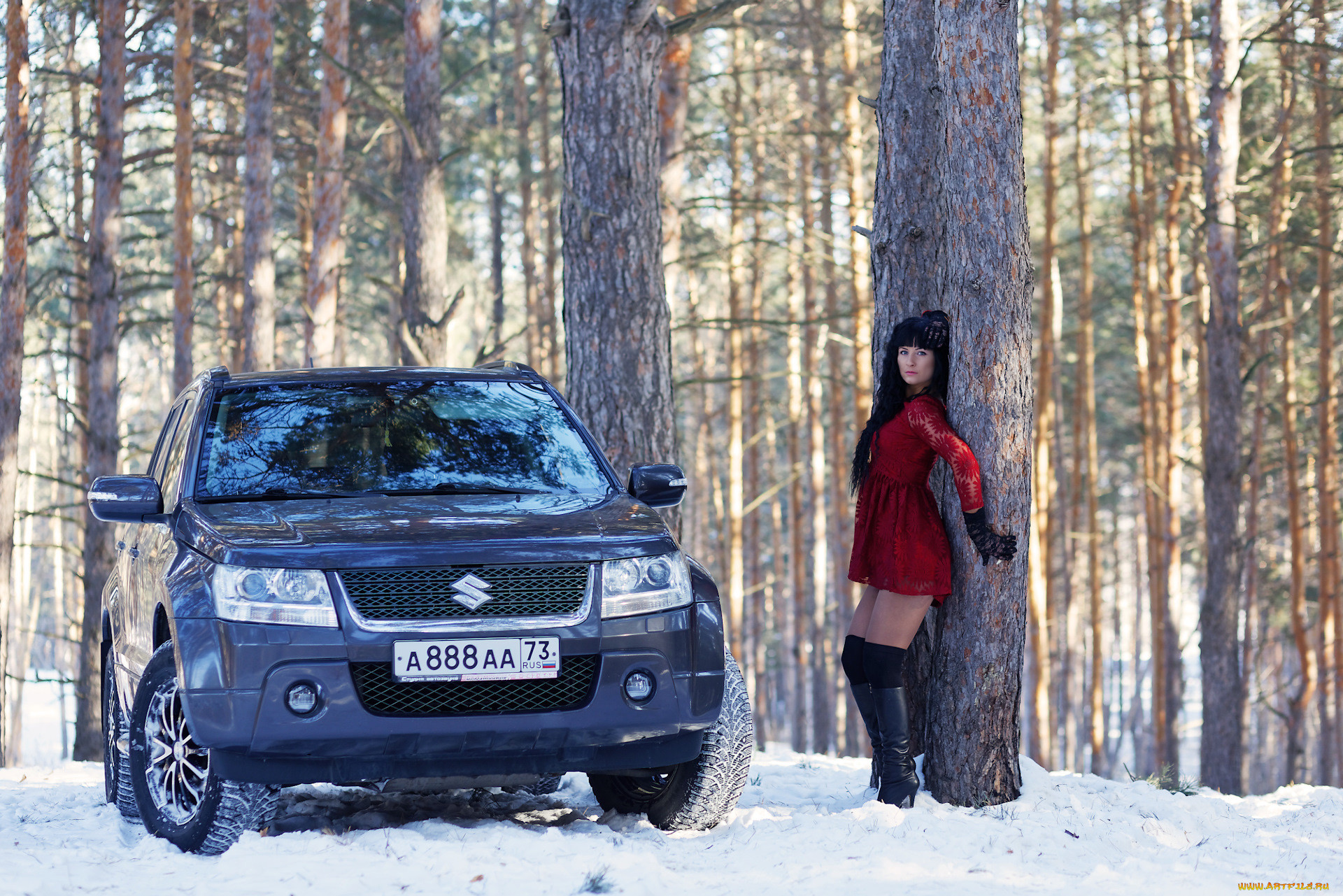 Фотосессия с машиной зимой