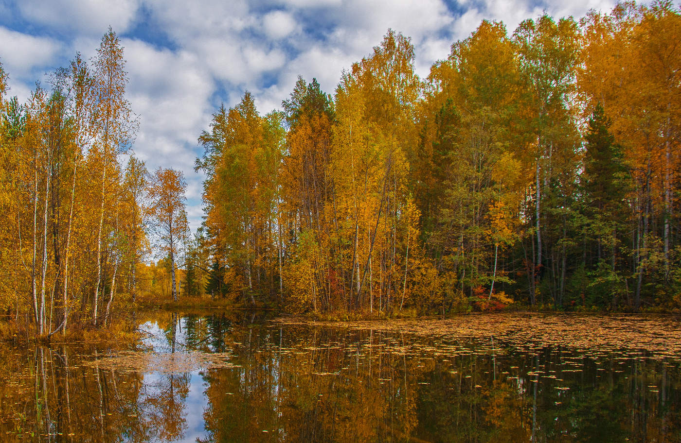 Озера средней полосы ранней осенью