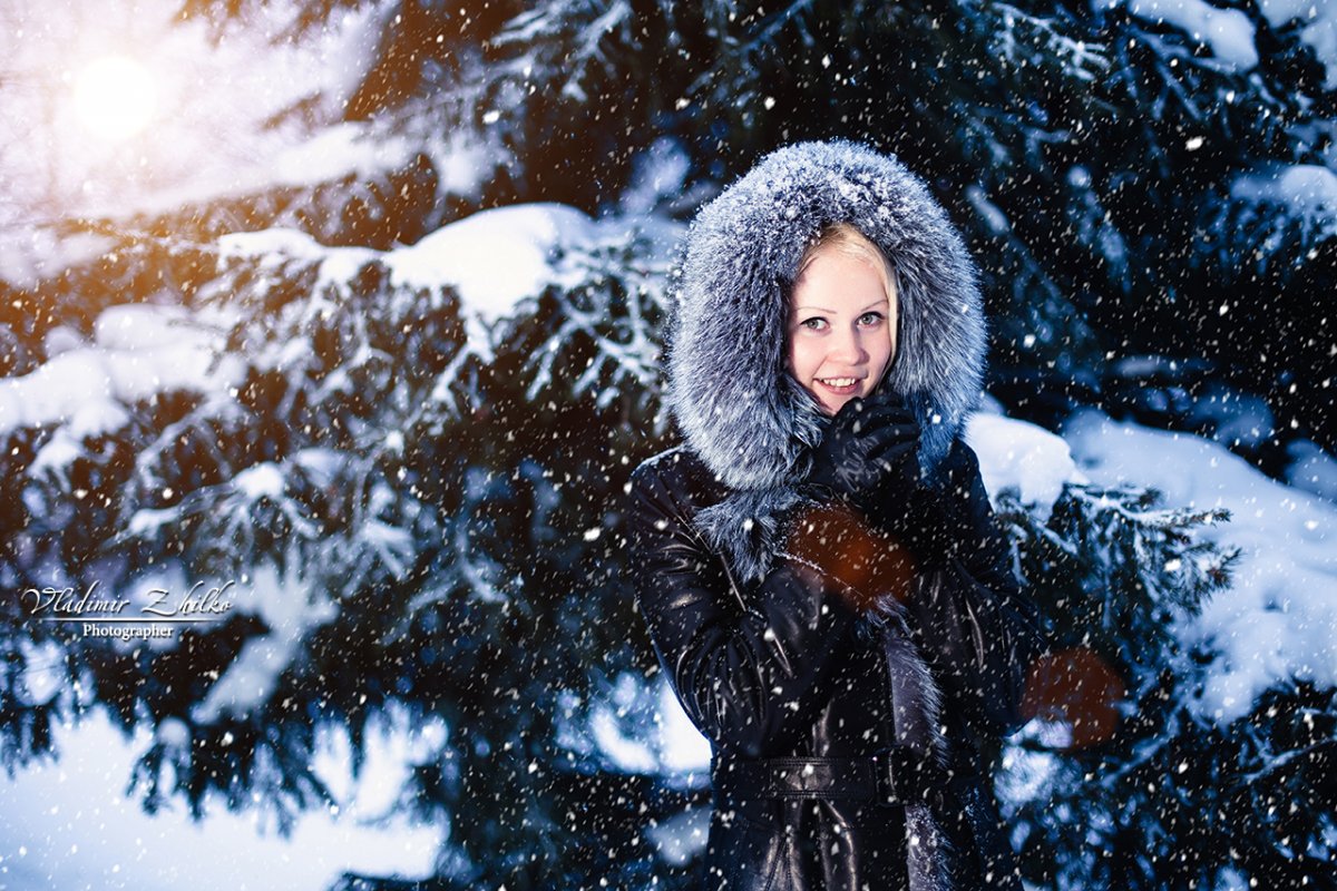 Девушка зима лес. Зимний портрет. Зимняя фотосессия в лесу. Девушка зимой.