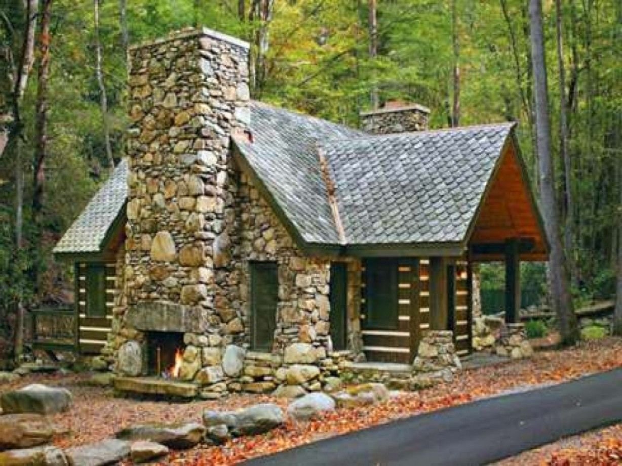 Каменный tiny House