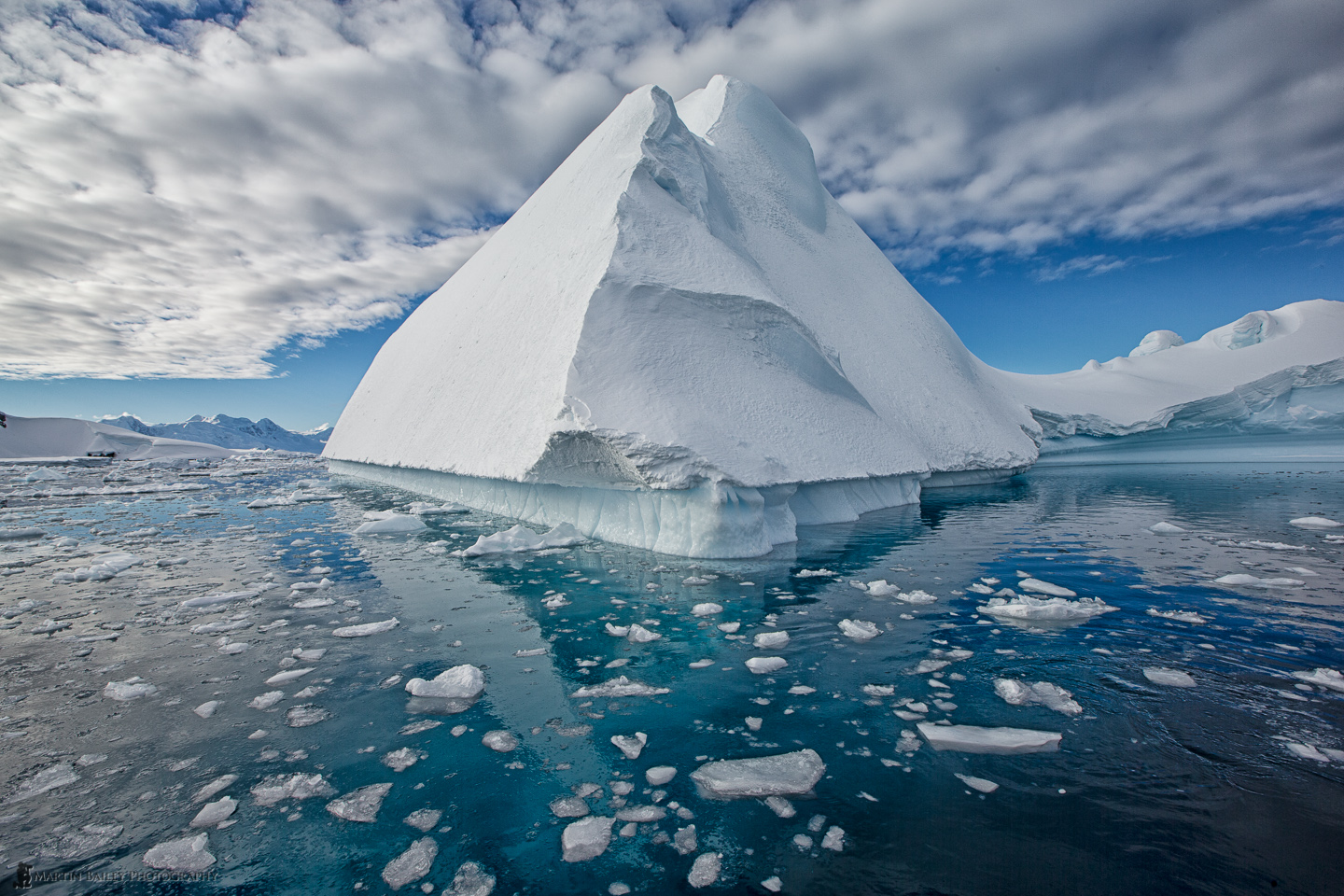 Айсберги Антарктиды пирамидные