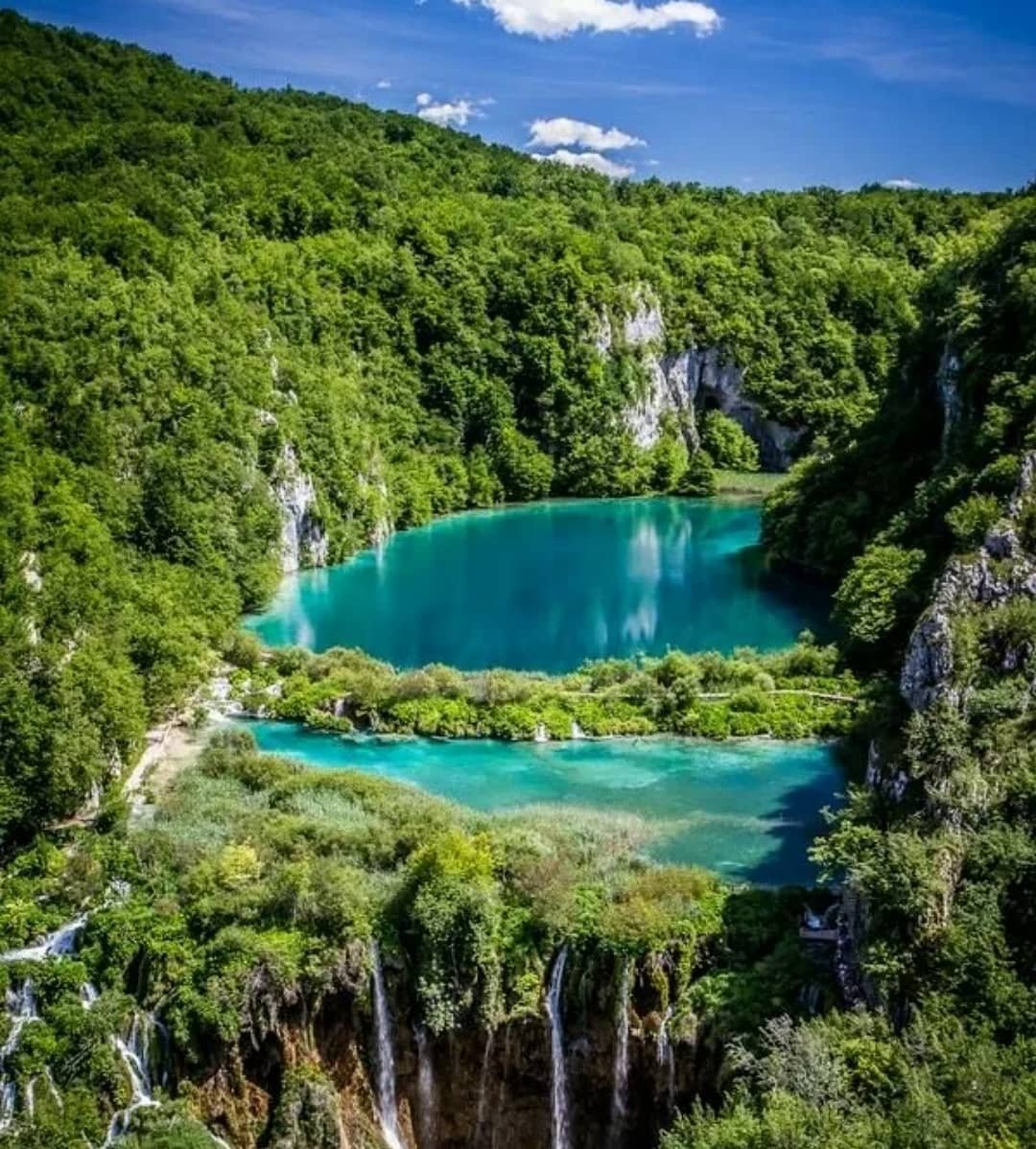 Самый красивый национальный. Плитвицкие озёра Хорватия. Хорватия национальный парк Плитвице. Хорватия заповедник Плитвицкие озера. Плитвицкие озера - крупнейший национальный парк Хорватии.
