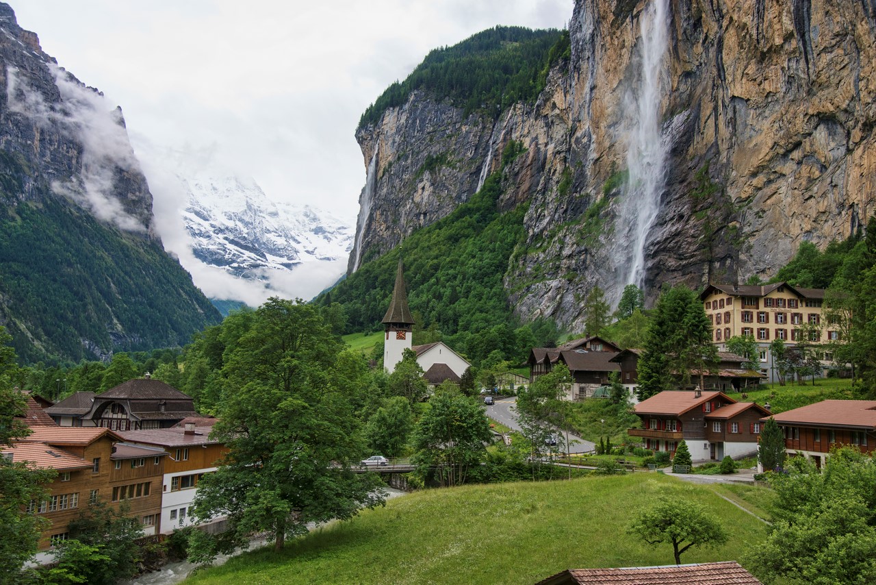 Долина 72 водопадов Лаутербруннен Швейцария