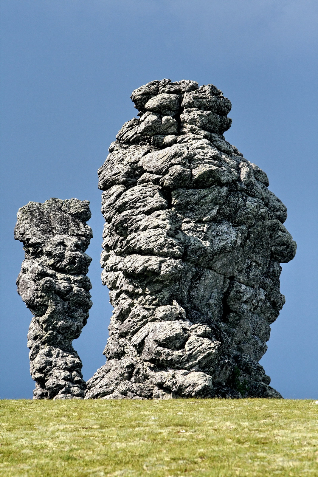 Каменные столбы Мань-Пупу-нер