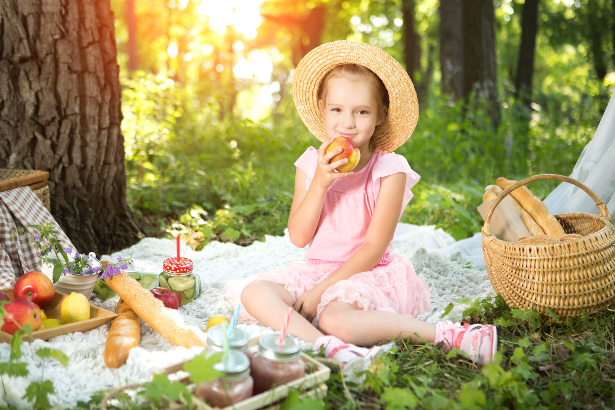 Пикник с детьми на природе летом