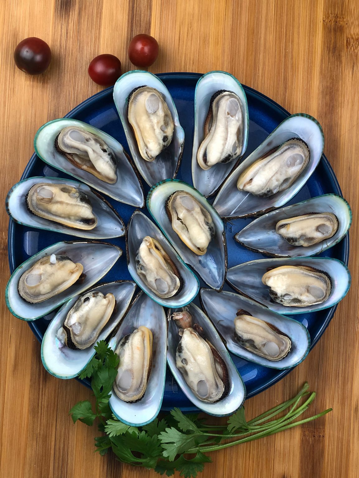 Цвет мидия. Мидии киви. Мидии в голубых раковинах 40/60. Premium Mussels мидии. Мидии Чили в створках.