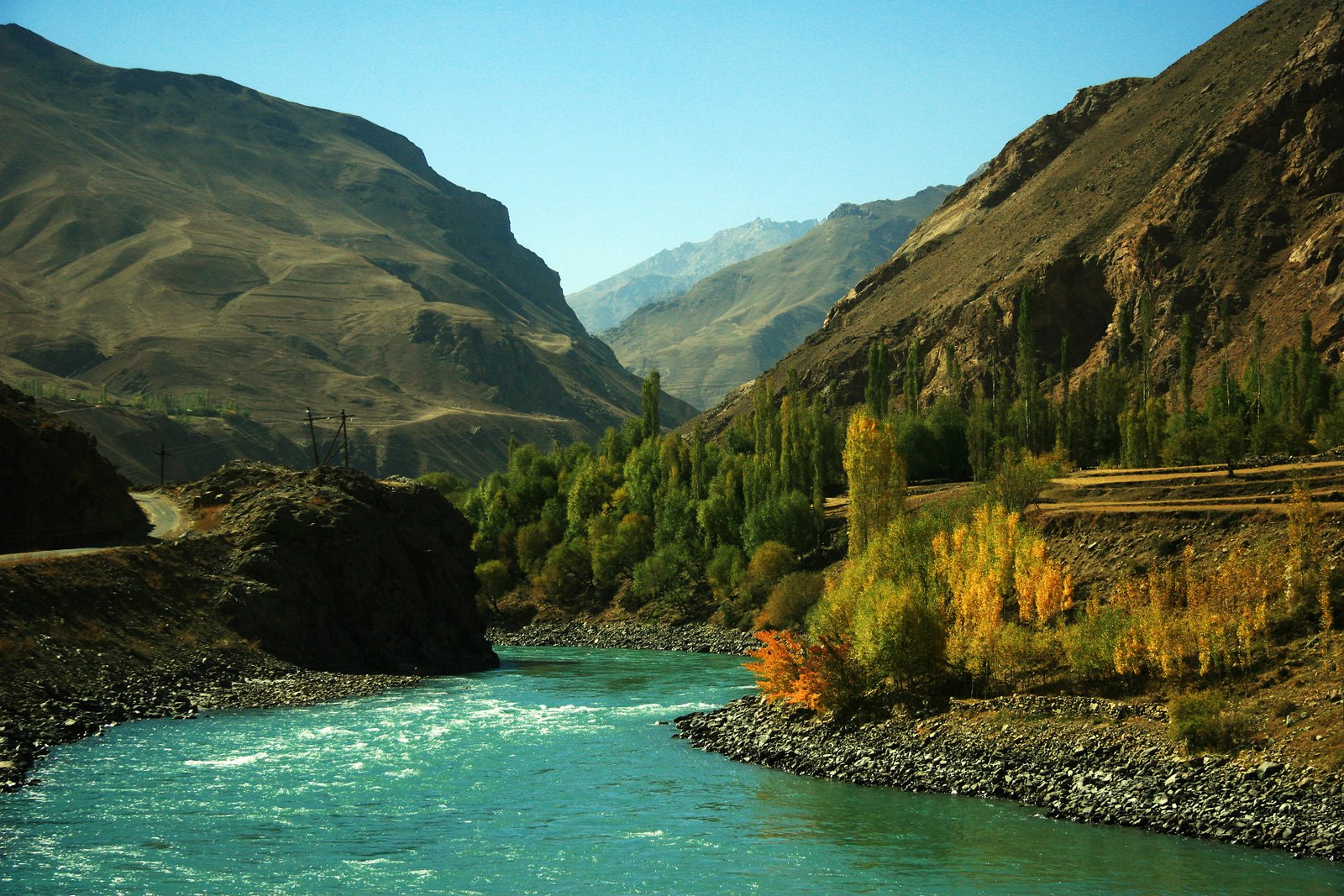 The country many rivers. Природа Таджикистана Памир. Таджикистан тоглари. Горный природа Таджикистана. Природа Горний Таджикистан.