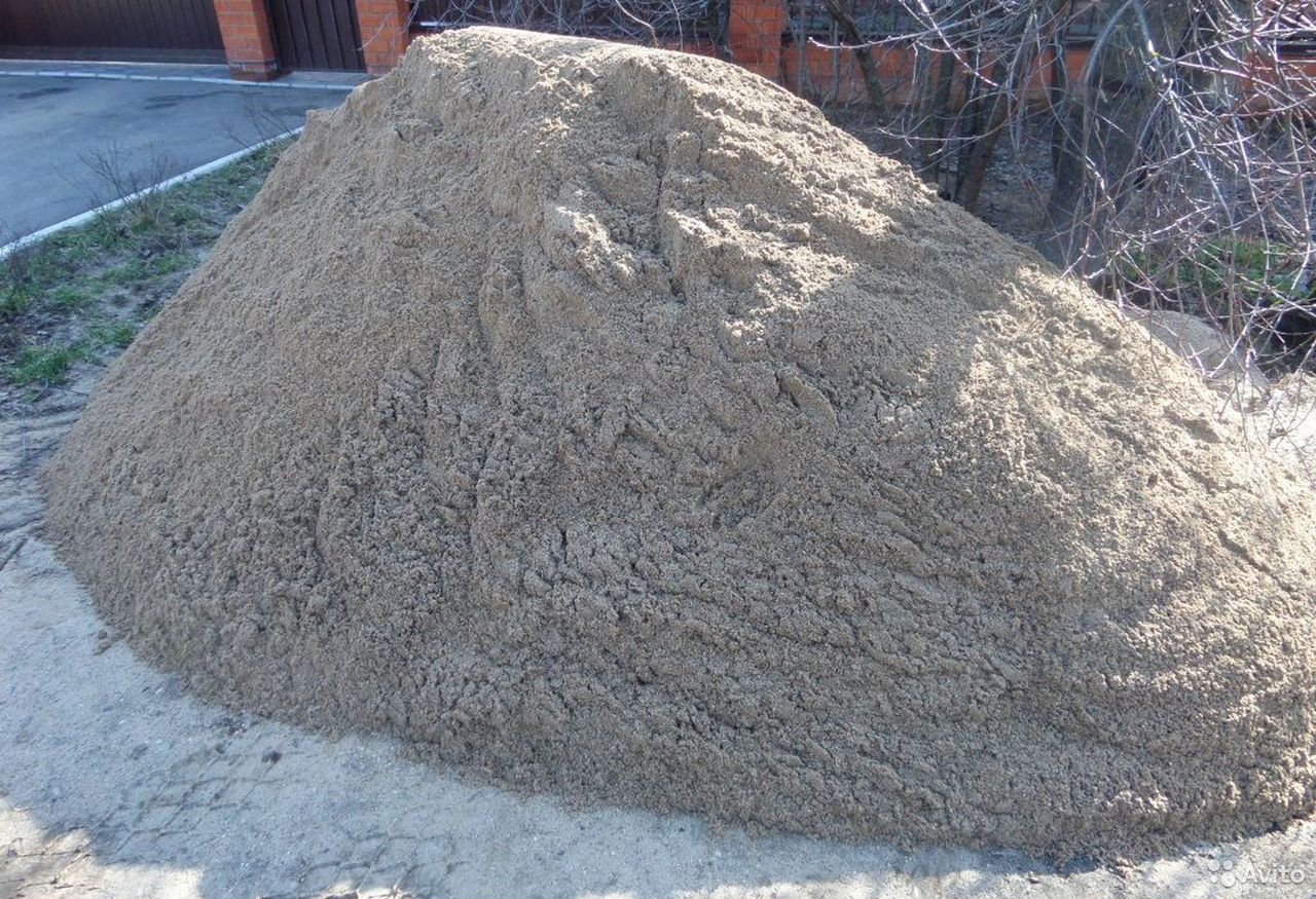 4 куба песка. Тонна песка. 2 Тонны песка. Куча песка 10 тонн. 5 Тонн песка.