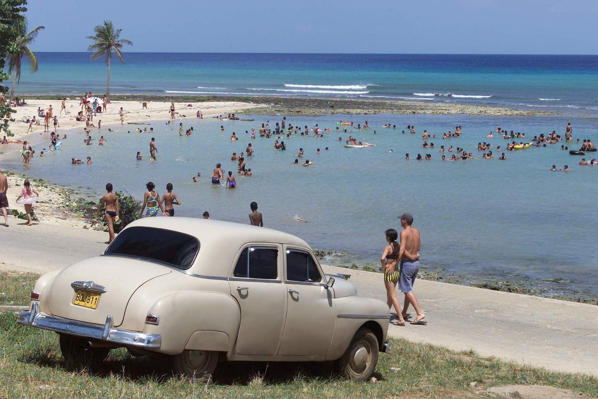 Куба машина на пляже