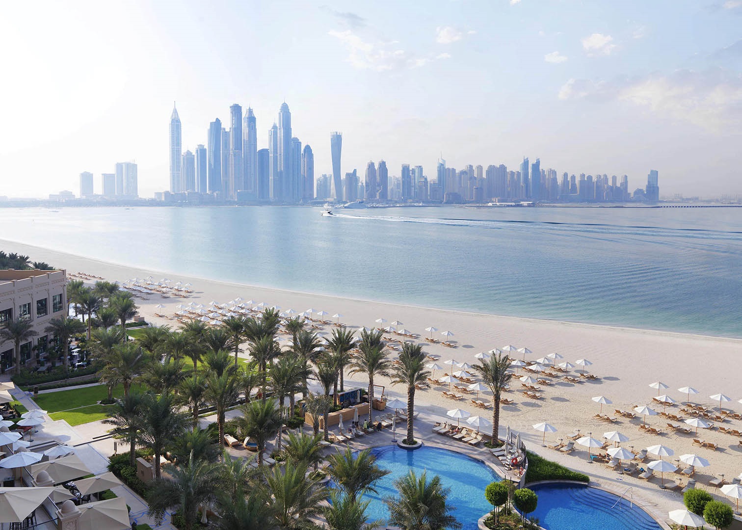 В каких эмиратах лучше отдыхать. Дубай отель Fairmont the Palm. Дубай Palm Jumeirah апартаменты Fairmont. Палм-Уэст-Бич Дубай.