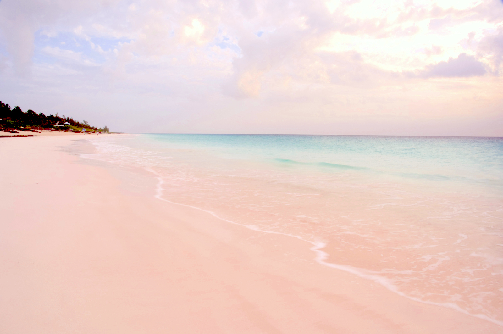 Пляж Pink Sands Beach, остров Харбор, Багамы