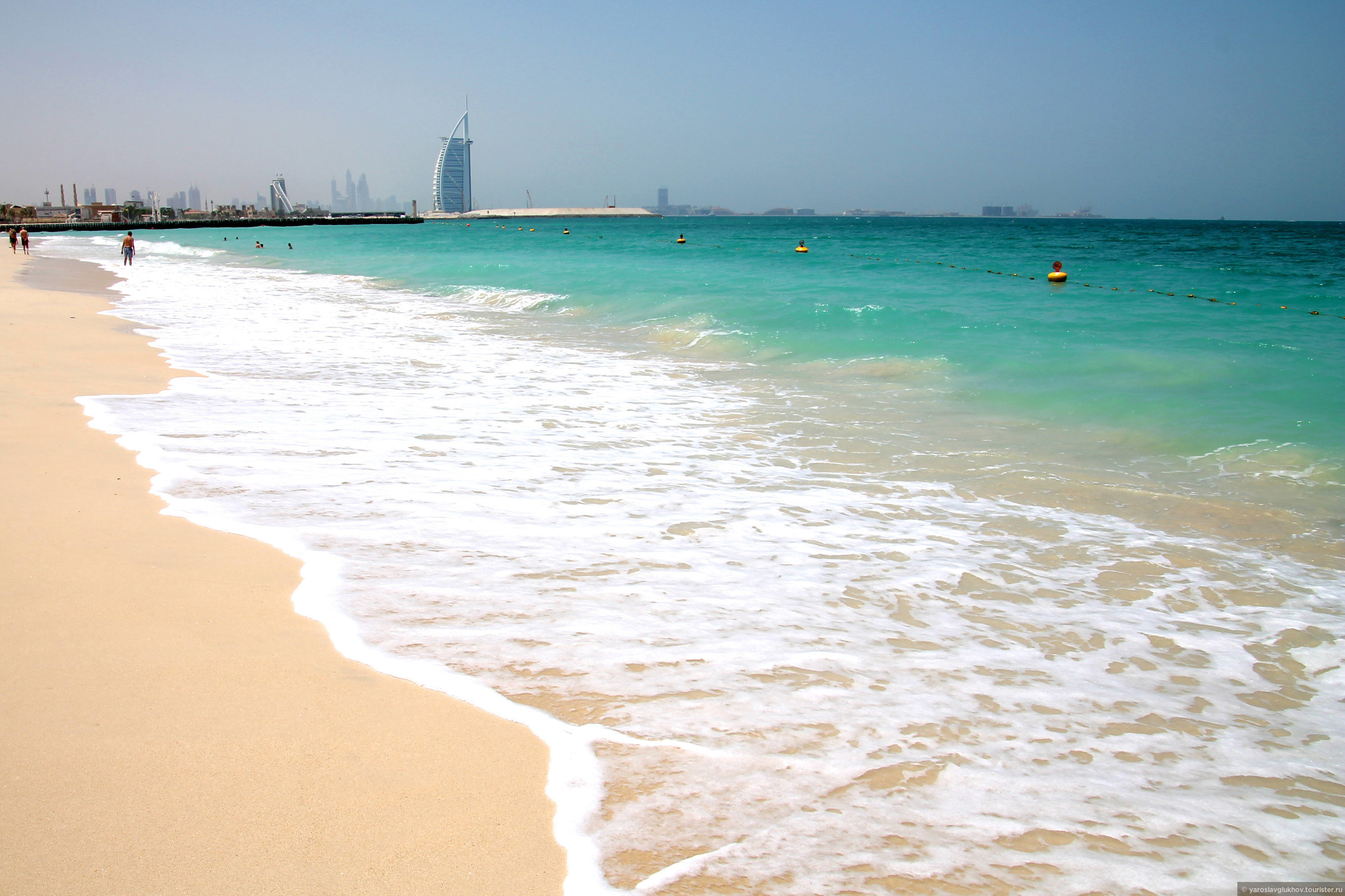 Дубай в мае отзывы. Пляж кайт Бич Дубай. Персидский залив пляж Джумейра. Дубай персидский залив пляж. Пляж Джумейра в Дубае.