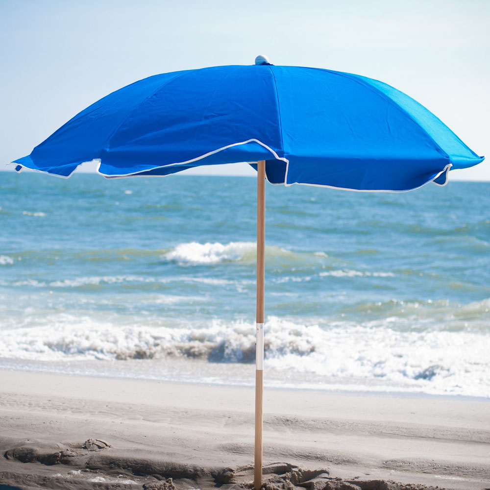 Пляж и зонты