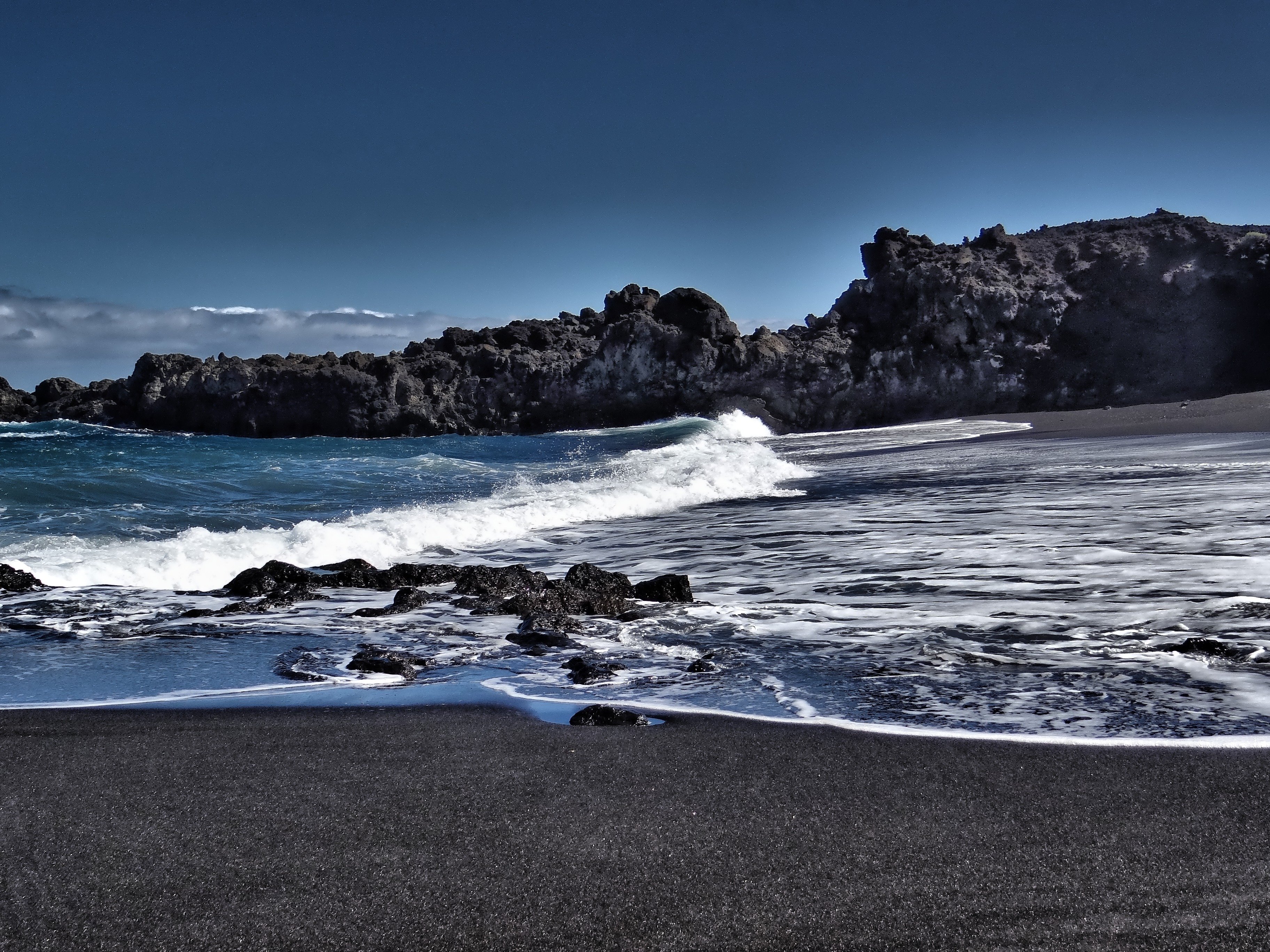 Остров Тенерифе пляж черный песок