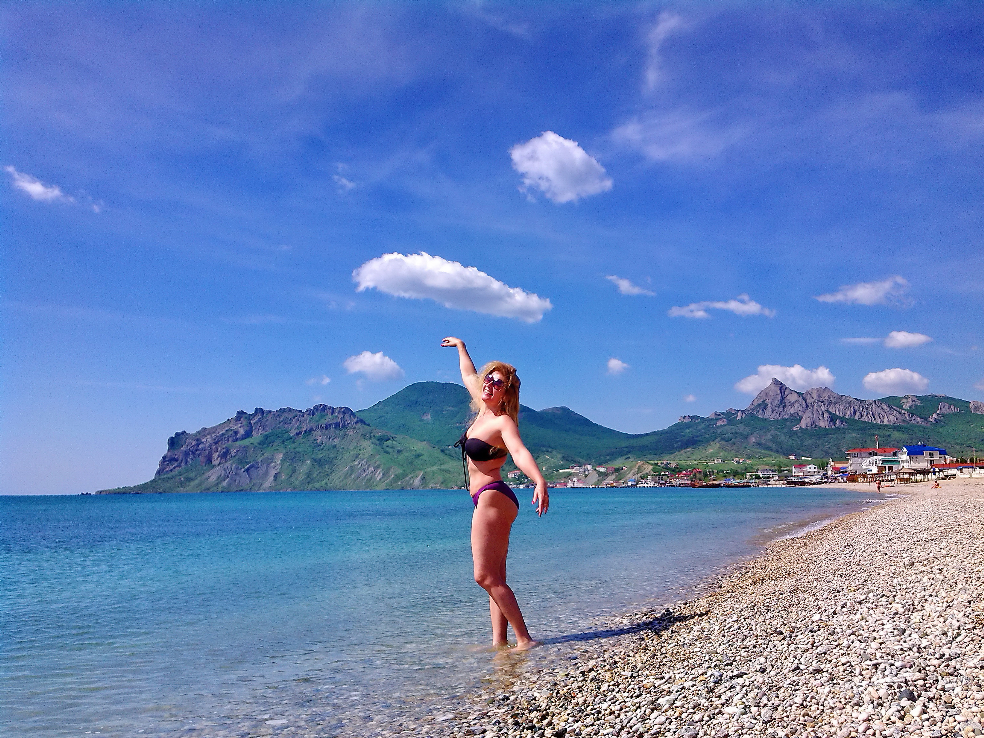 Фото девушек с пляжей черного моря