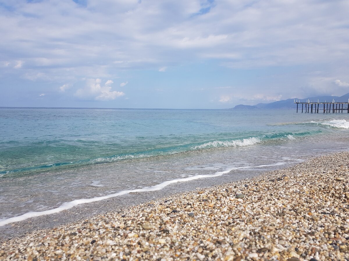 Погода в аланье вода в море. Пляж в Алании Махмутлар. Махмутлар Турция пляж. Пляж Конак Махмутлар. Пляжи Махмутлара Алания.