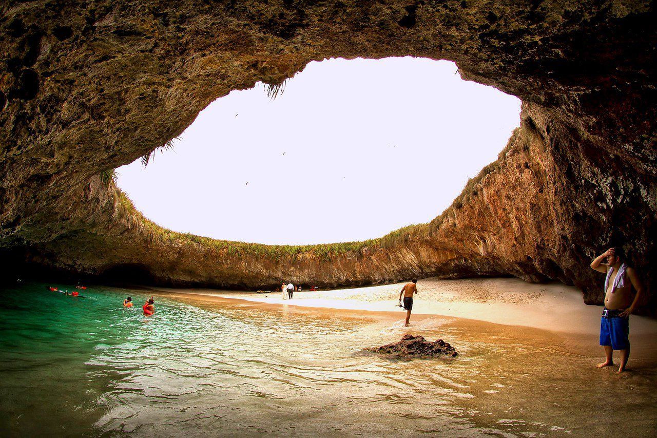 пляж в мексике под землей