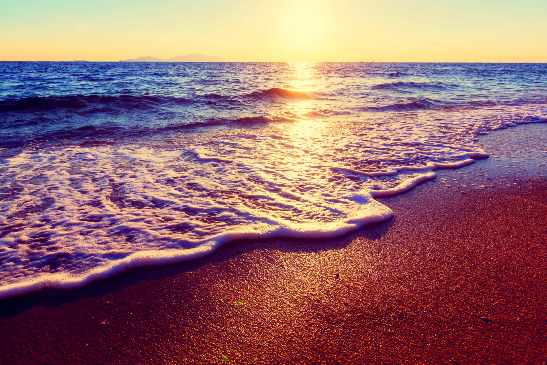 Море и песок рассвет