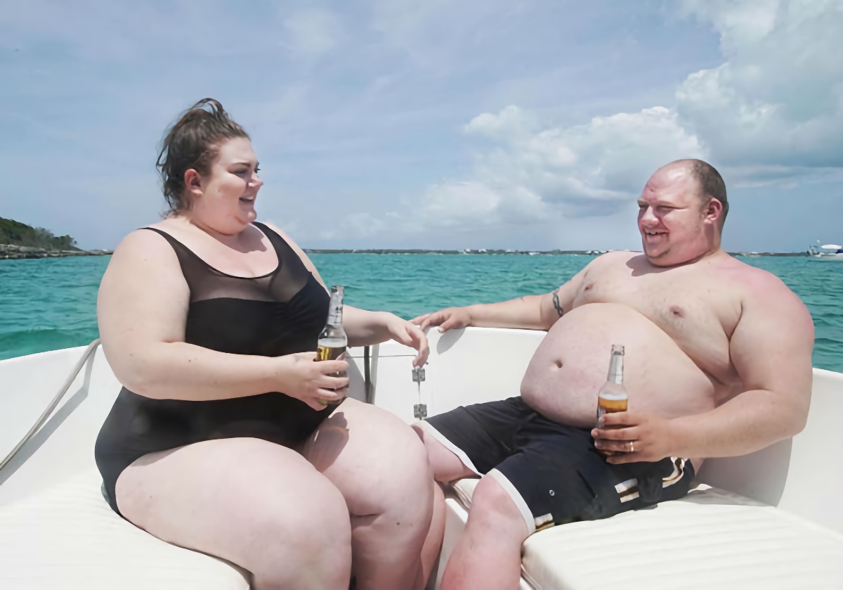 Толстые мужики на пляже