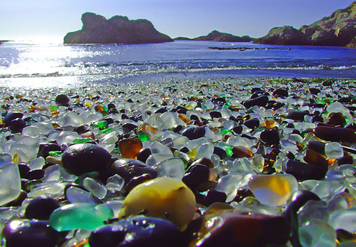 Стеклянный пляж (77 фото) .