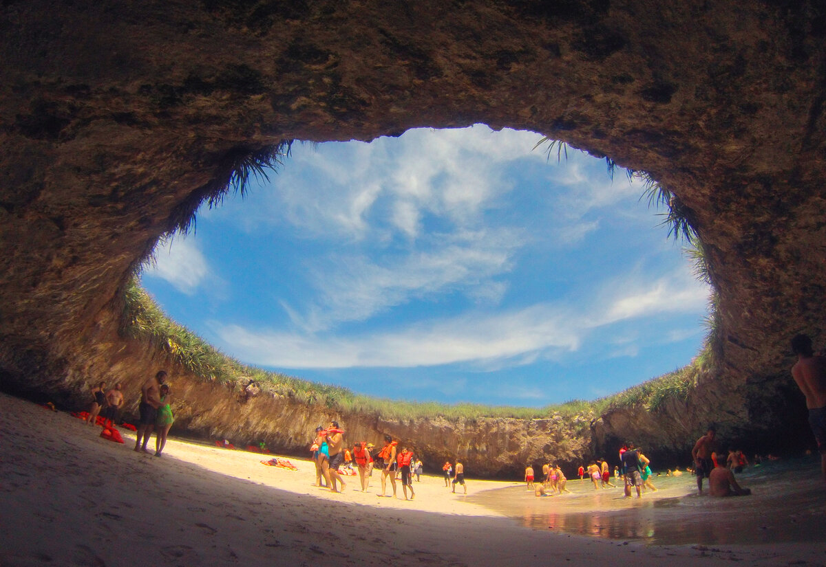 пляж в мексике под землей