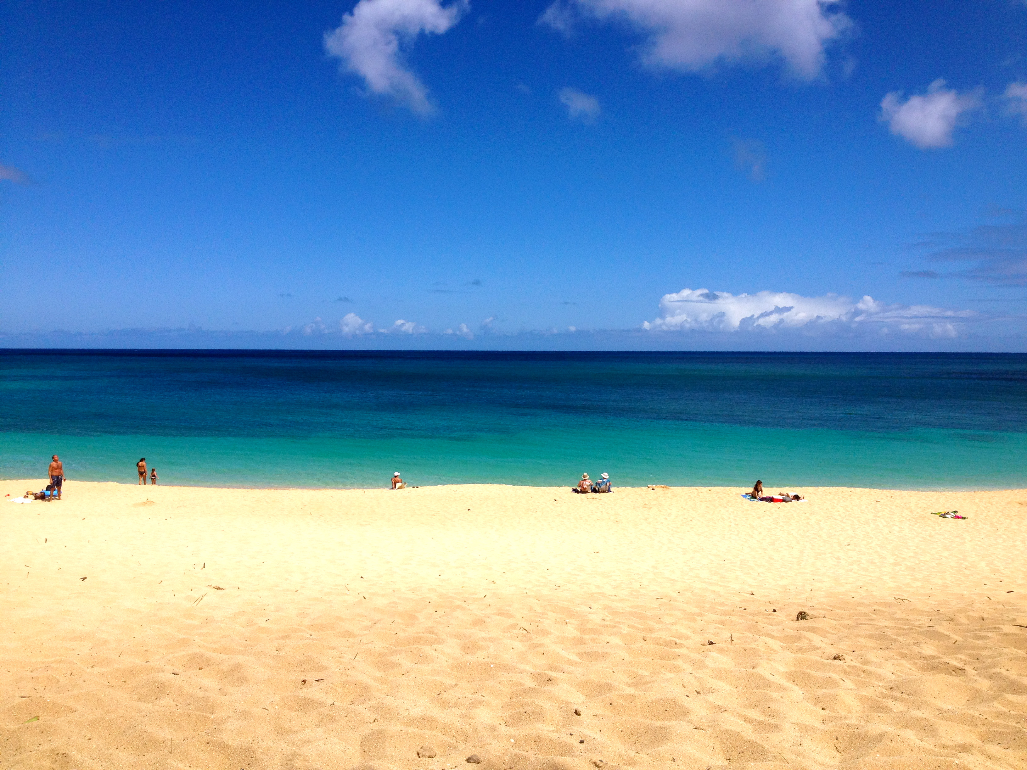 Бритая пляж. Гавайи пляж. Гавайский пляж. Гавайи вид с пляжа. Гавайи фото пляжей.