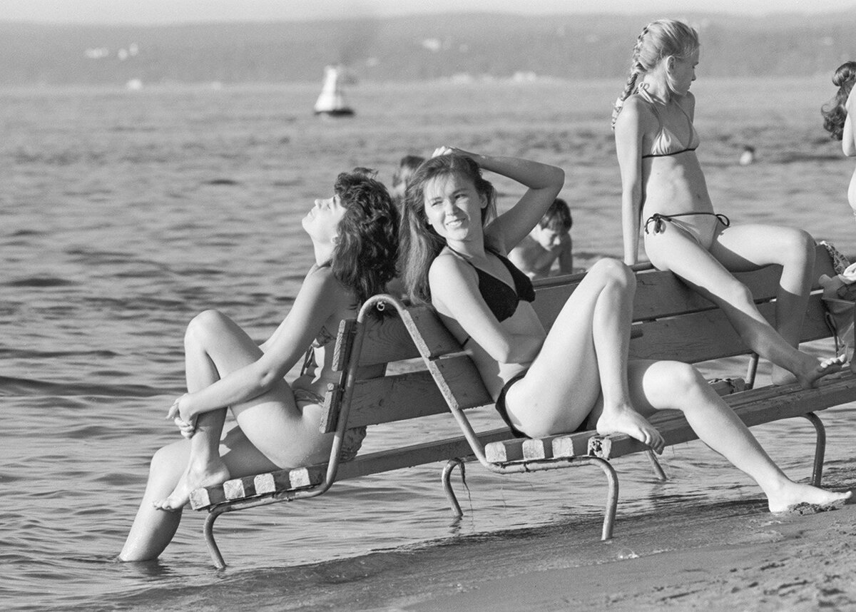 ретро фото в купальниках на пляже