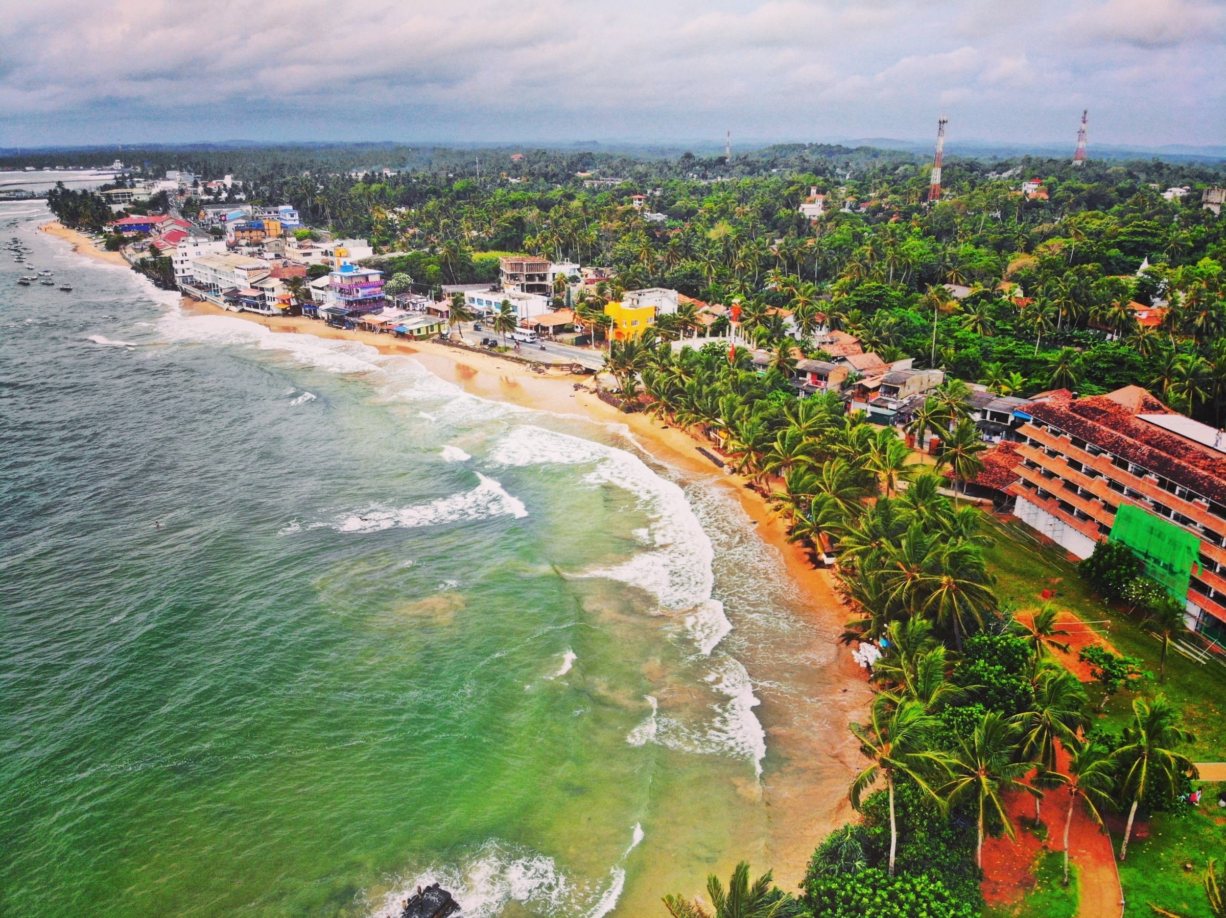 Пляж хиккадува шри. Хиккадува Шри Ланка. Пляж Хиккадува Шри Ланка. Шри Ланка пляж хикавуду. Пляж Шри Ланки Хикадува.