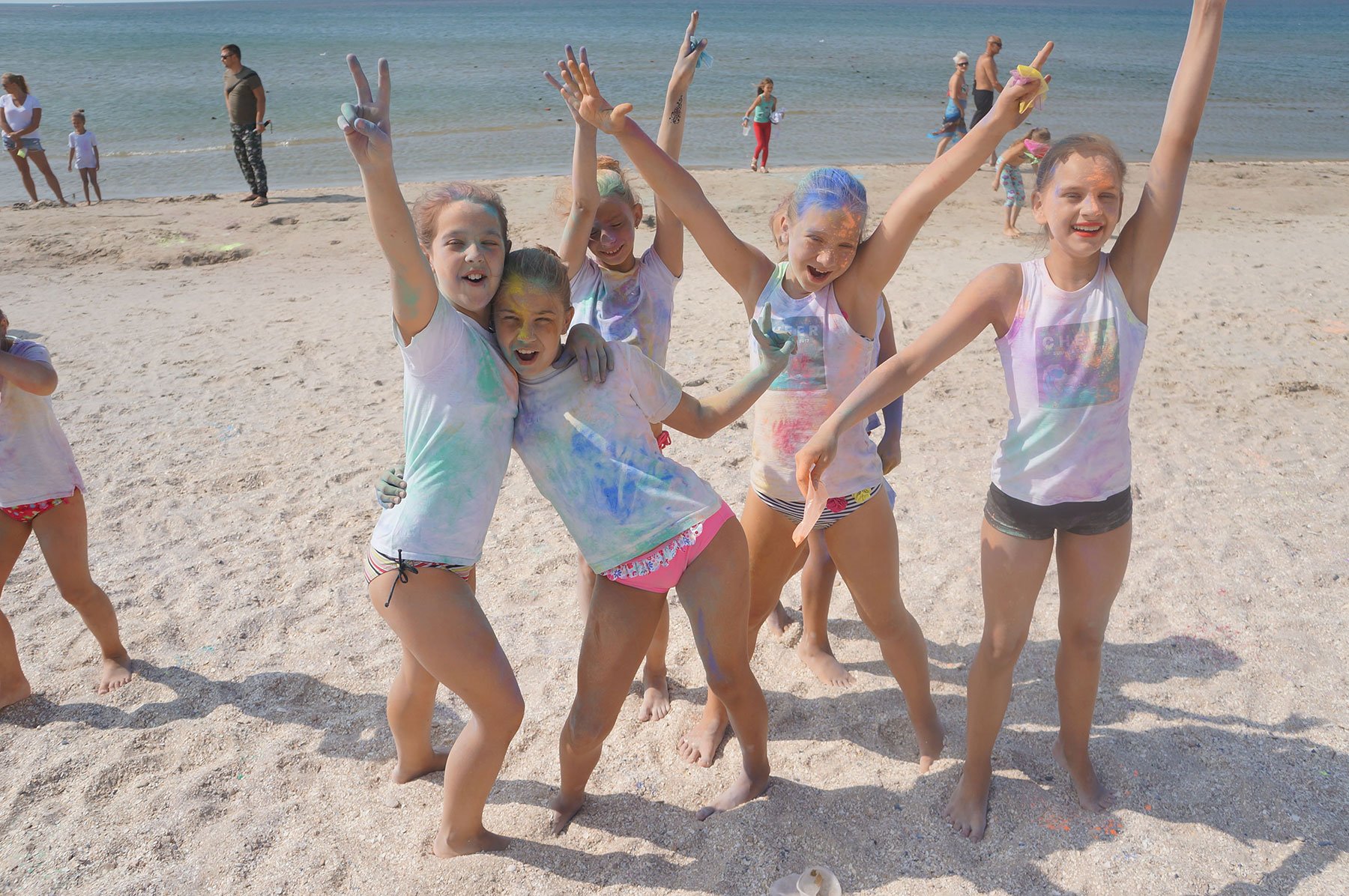 дети на пляже девочек