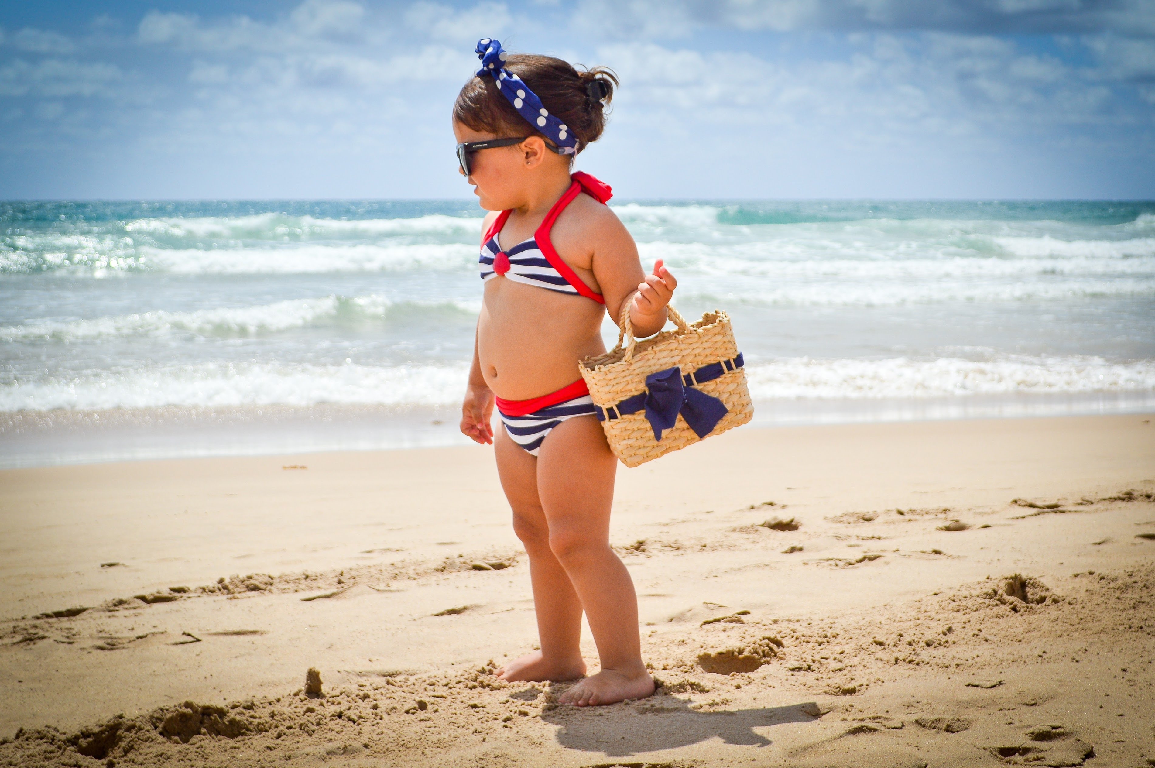 Дети на пляже девочек