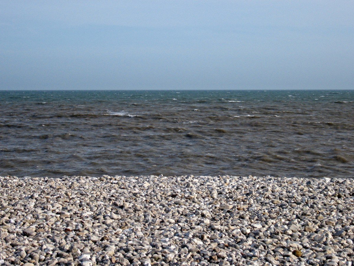 Галечный пляж на Каспийском море