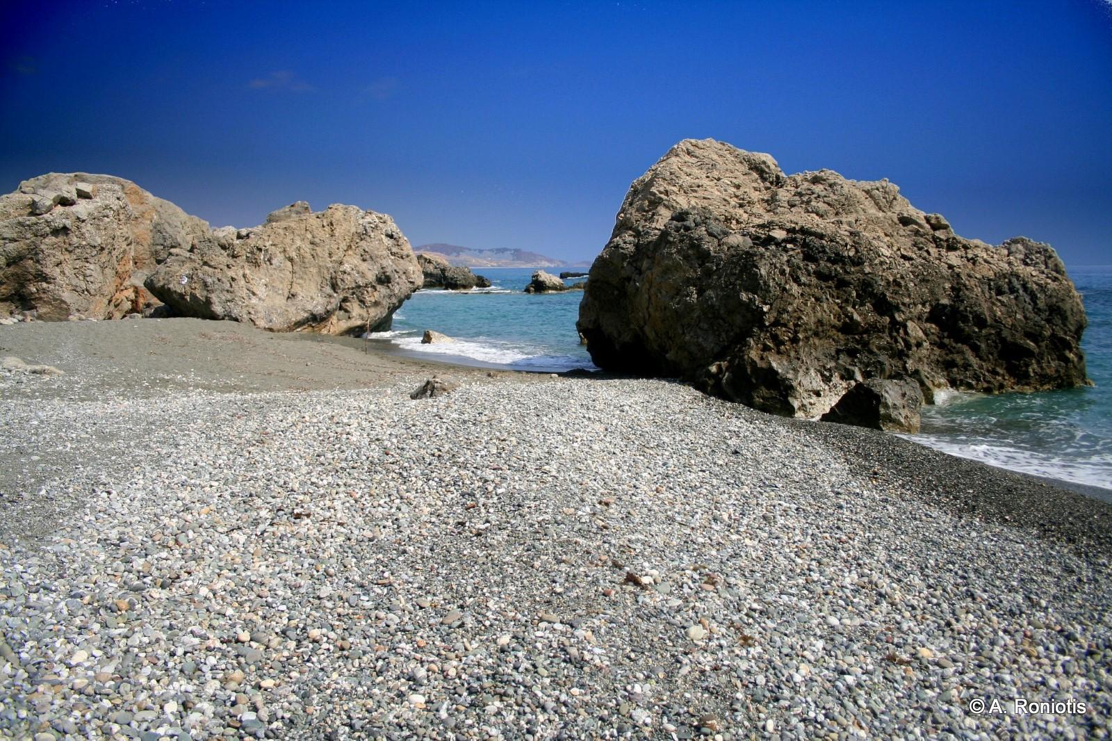 Каменистый пляж