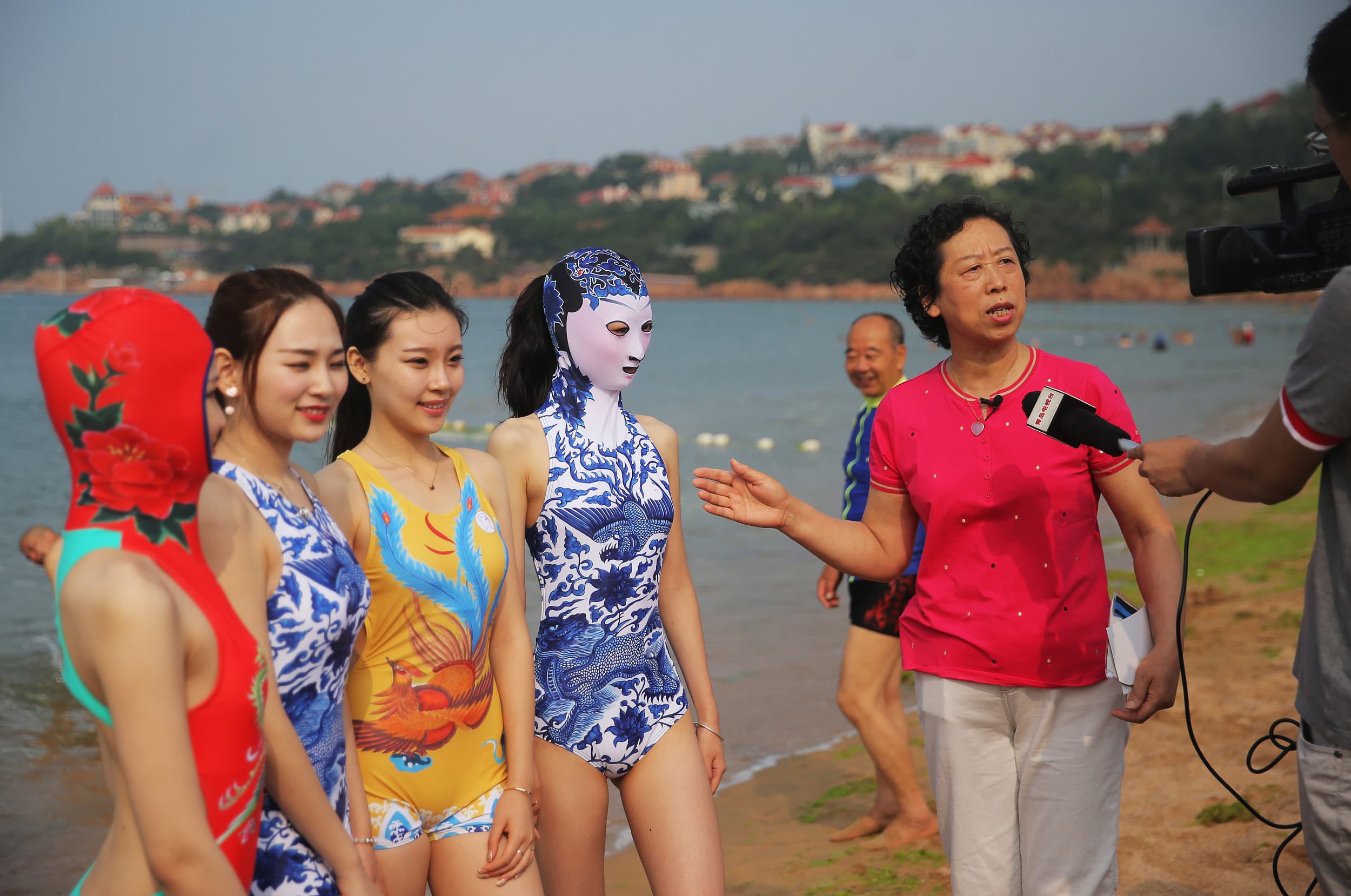 Китайцы на пляже фото в костюмах