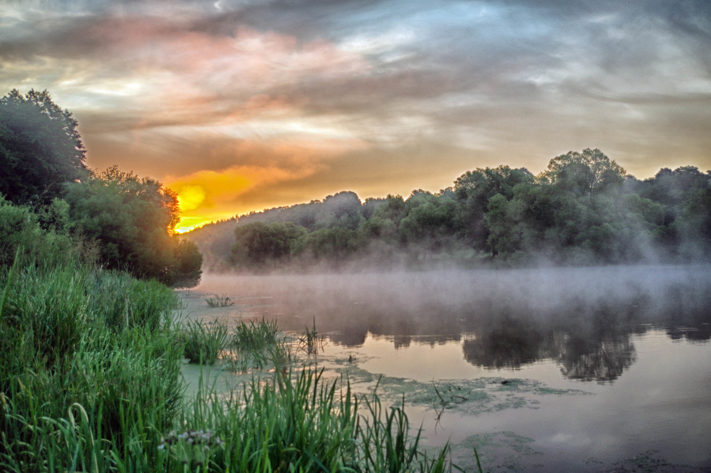 Утро ру главное. Утро (Утренняя Заря) (1534). Рассвет на реке. Восход на реке. Рассвет над рекой.