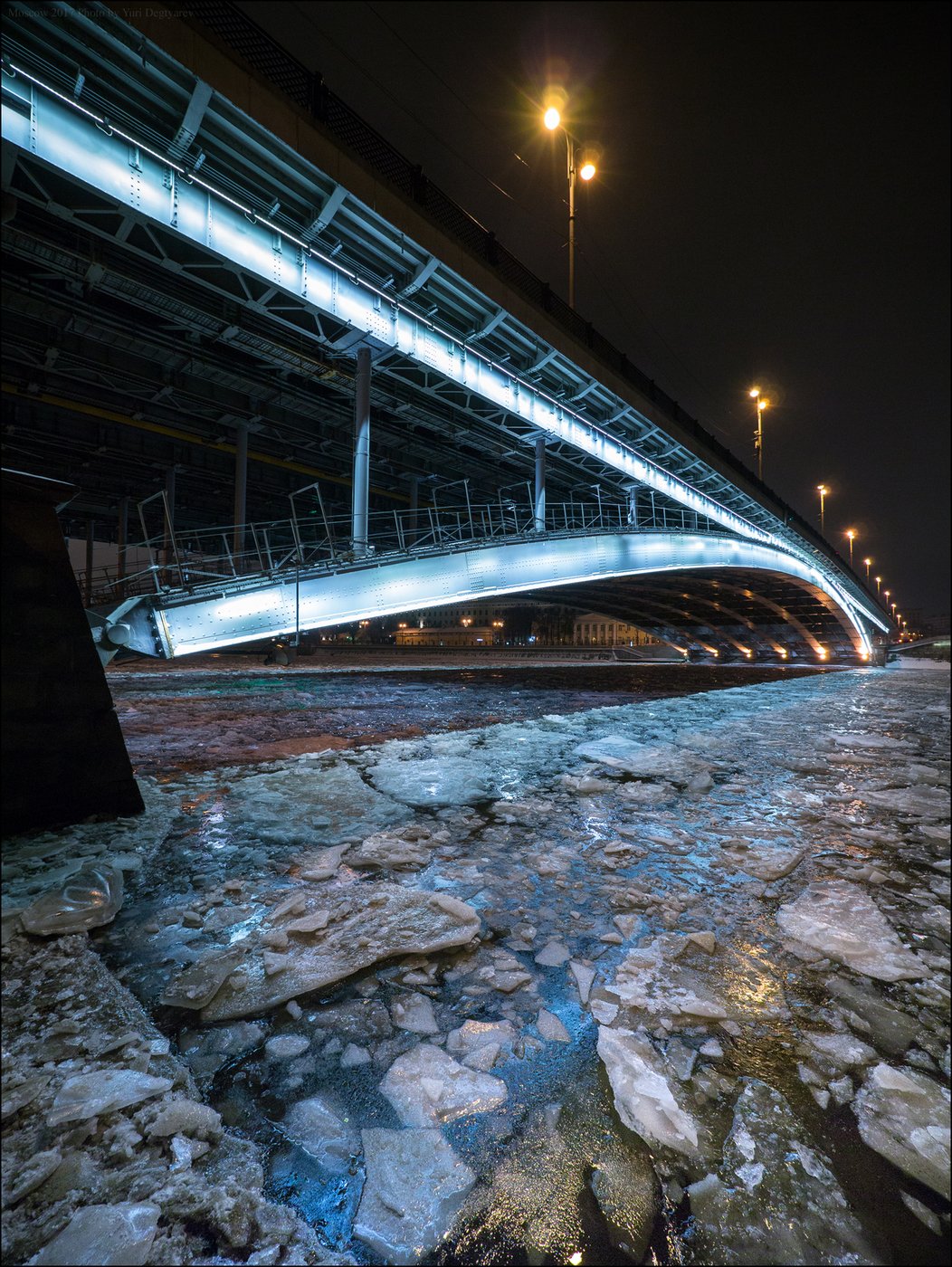 Под мостом ночью