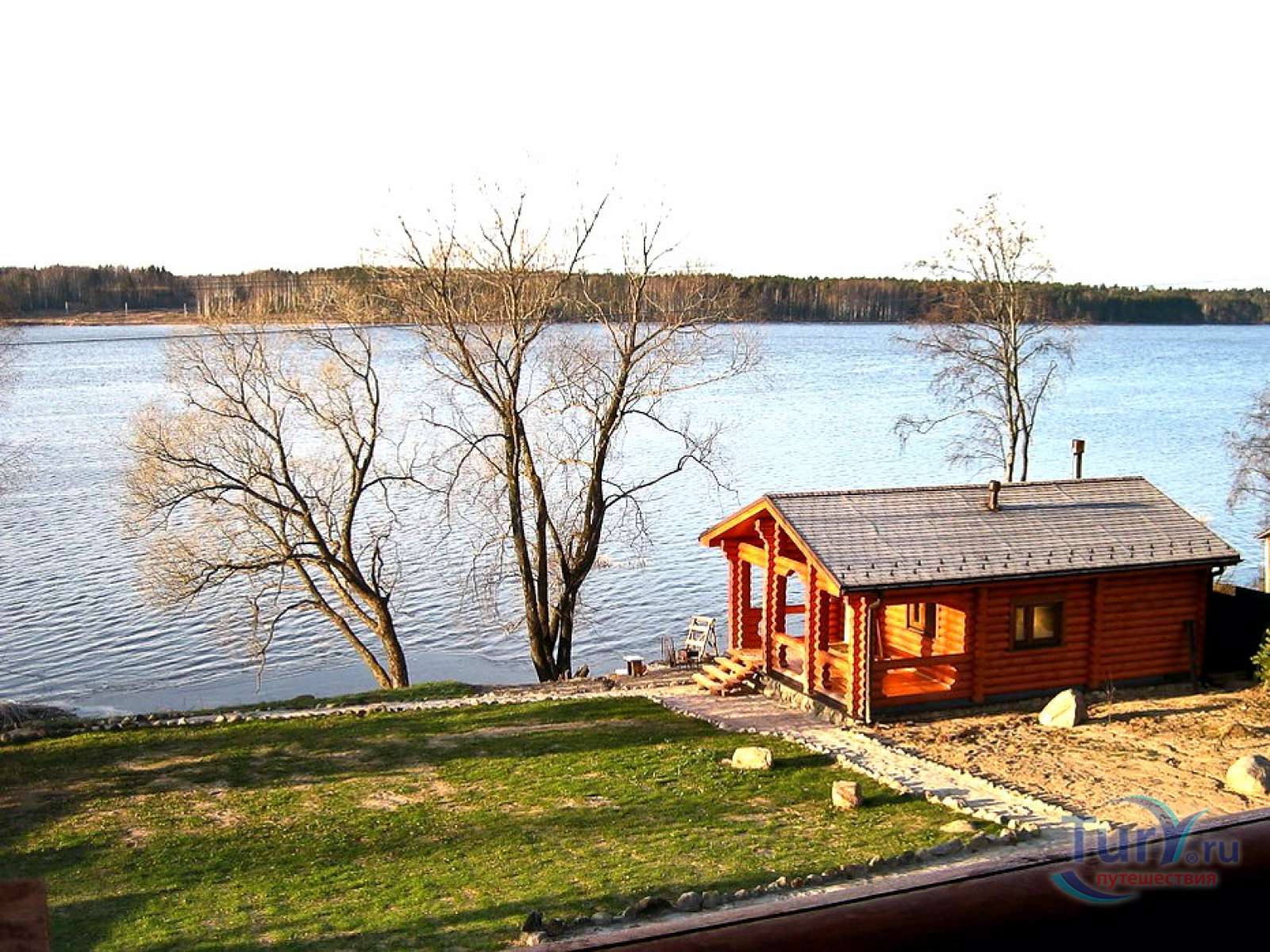 Дом на берегу реки Волга