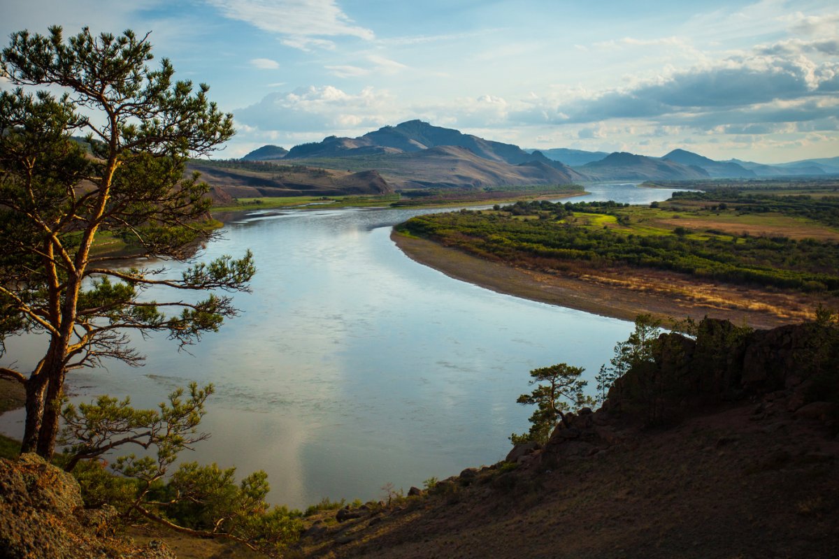 Улан удэ расположен на реке. Река Селенга в Бурятии. Река Селенга Монголия. Река Селенга Байкал. Река Селенга в Улан Удэ.