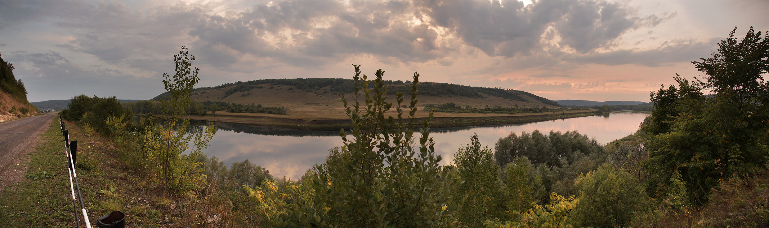 Река граница украины. Яшкина гора. Река Замошенка. Государственная граница на реке.