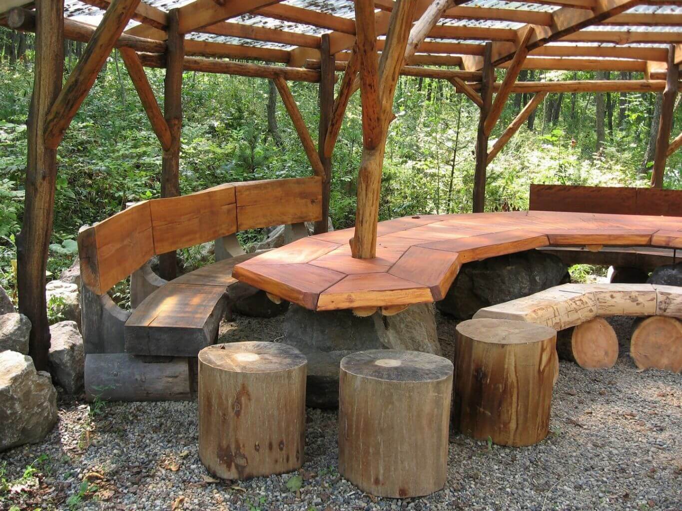 столы для отдыха из дерева