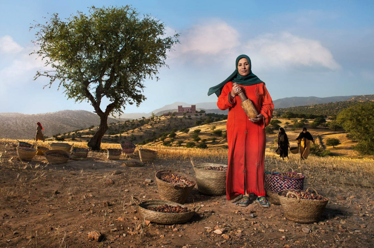 Женщина Марокко деревья