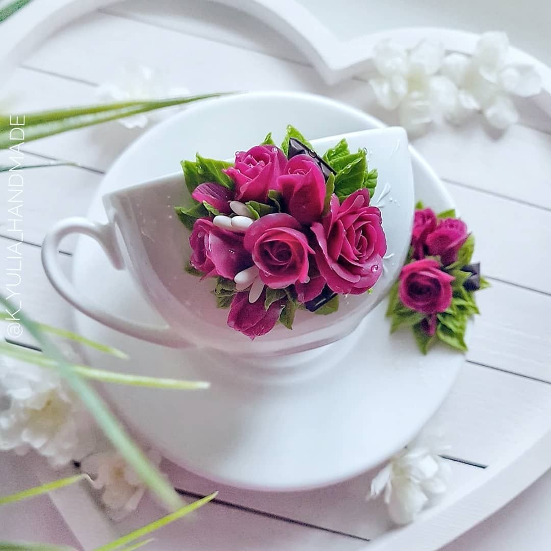 Чашка на блюдце с цветами