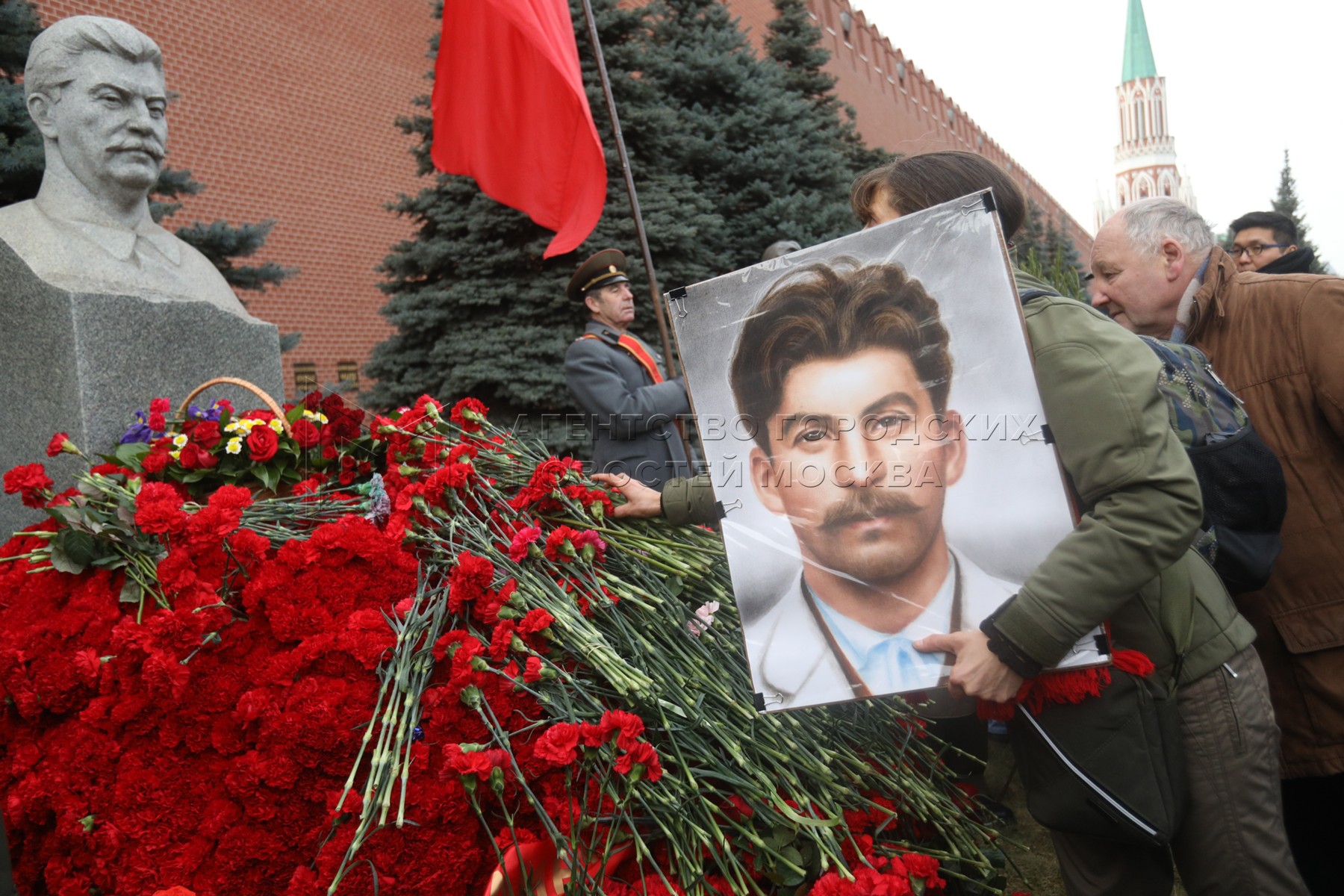 Сталин сейчас жив. Иосиф Виссарионович Сталин. Сталин Иосиф Виссарионович похороны. Иосиф Сталин 1953. Сталин Иосиф Виссарионович на красной площади.