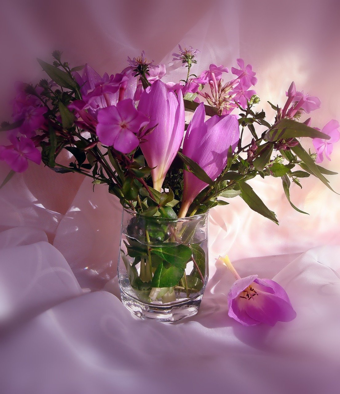 Весенний вечер картинки прикольные. Цветы в вазе. Красивый букет в вазе. Красивые цветы в вазах. Натюрморт.