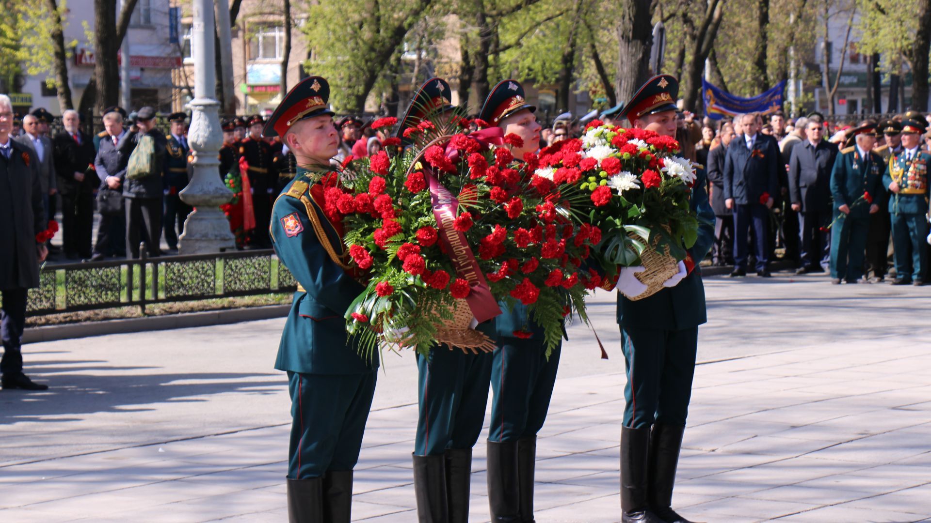 В Екатеринбурге ветераны возложили цветы Жукову 8 мая 2021