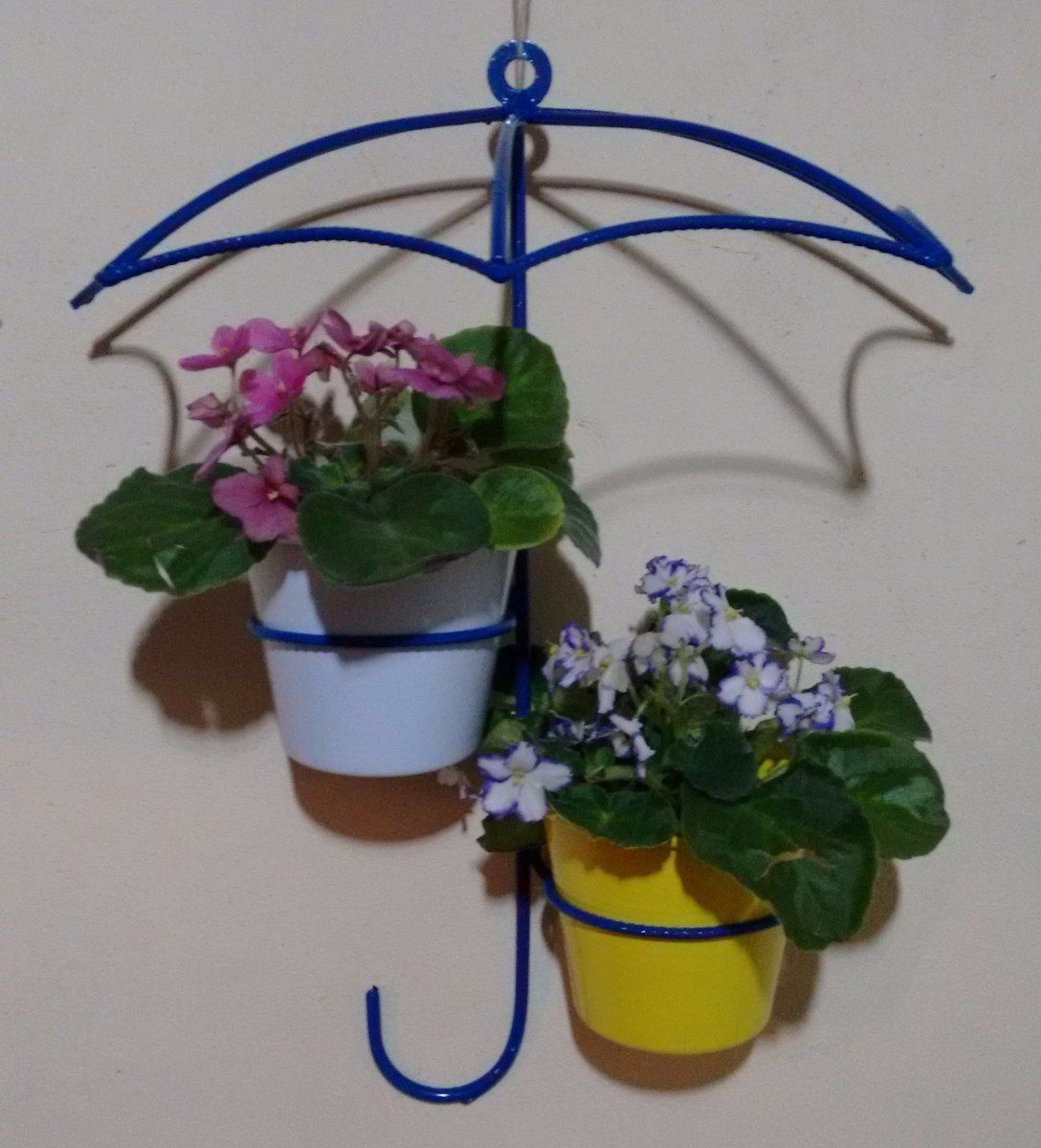 Зонт под цветы для сада кованый