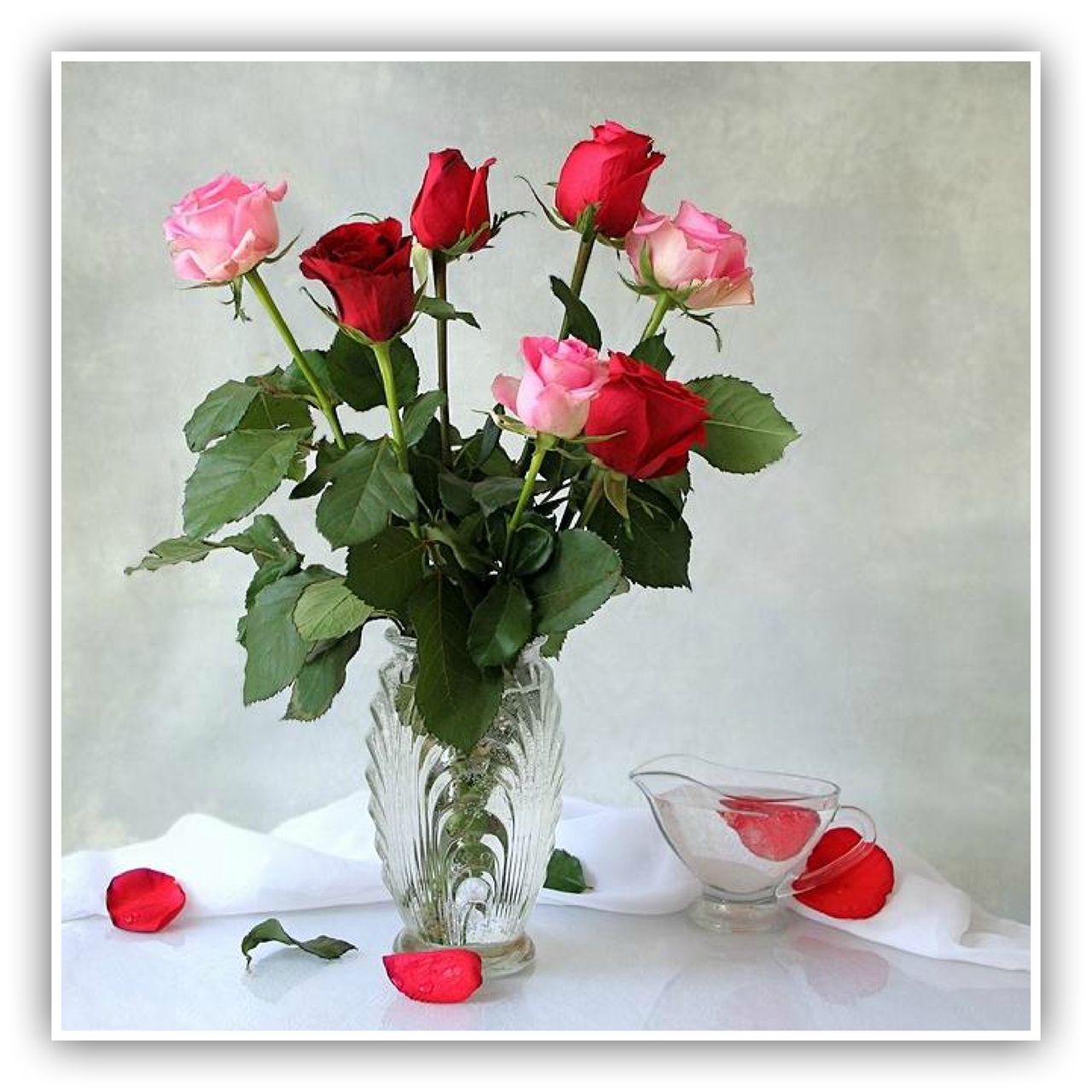 Свежие розы в вазе