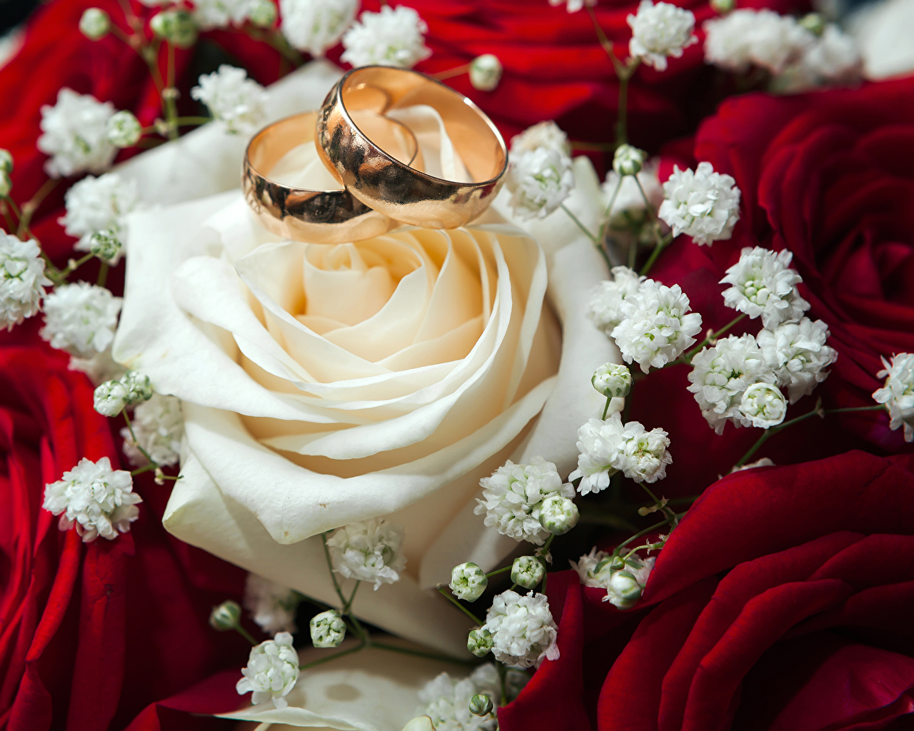 Свадебные цветы с кольцами