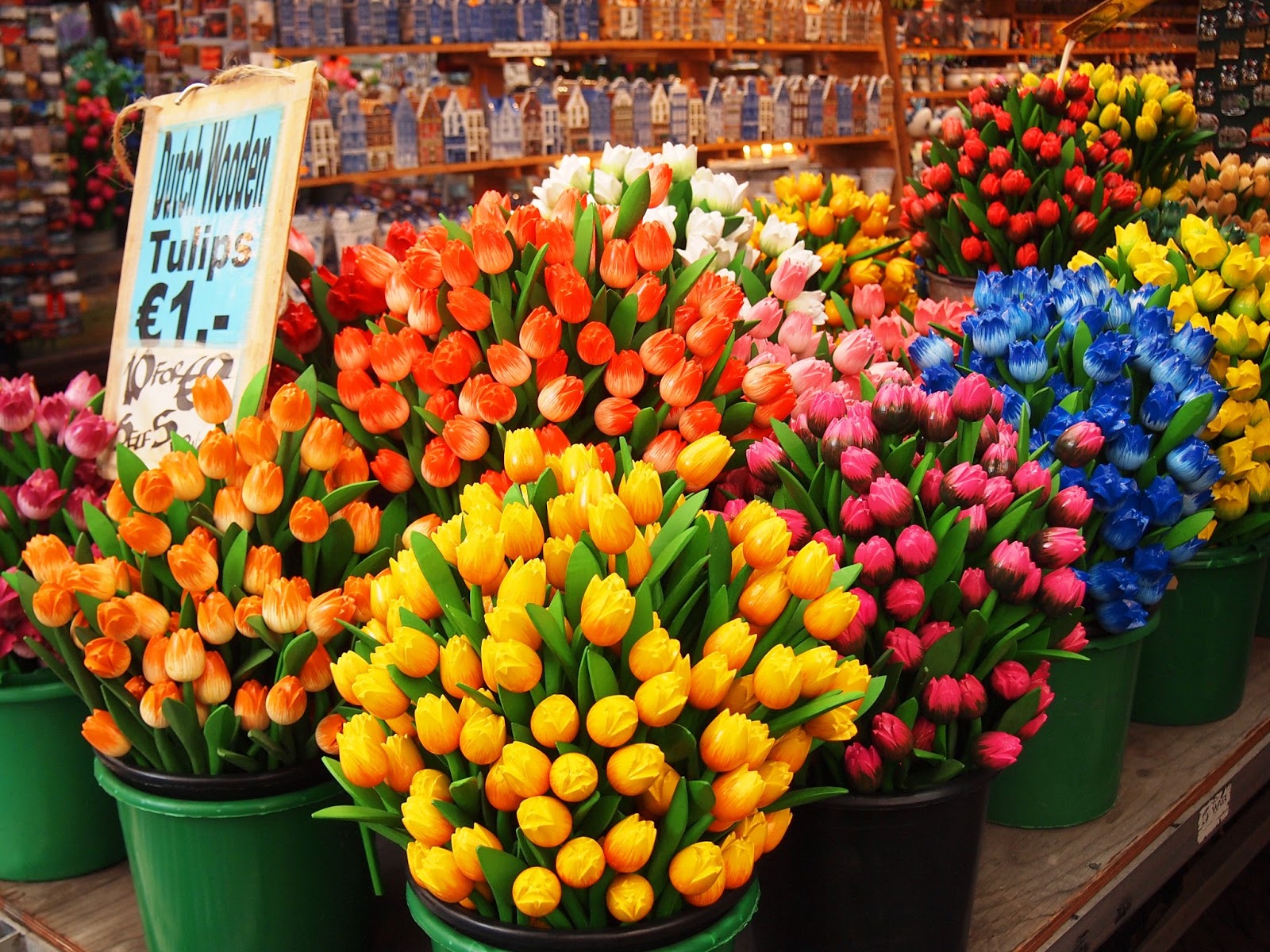 Сколько стоят тюльпаны на рынке. Рынок тюльпанов в Амстердаме. Голландские тюльпаны. Тюльпаны из Голландии. Цветы Голландии.