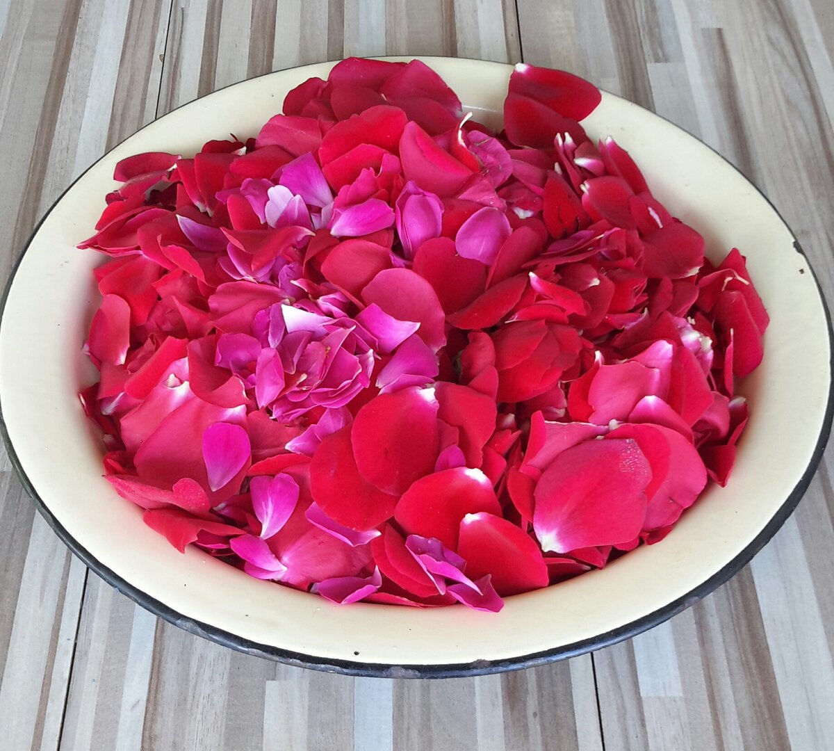 Декоративные изделия из лепестков роз